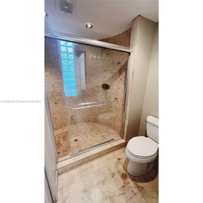 Building Photo - 1000 Winderley Pl