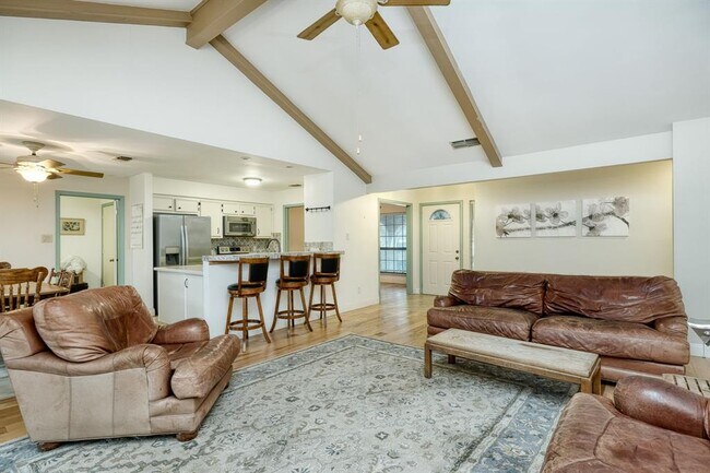 Building Photo - 1212 Wilderness Dr