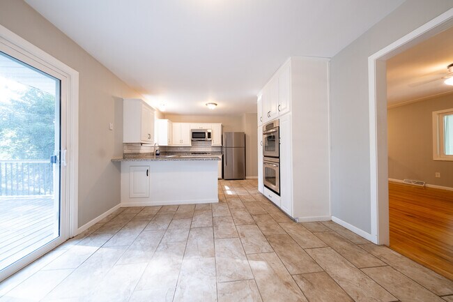 Foto del edificio - 3800 Fernbrook Ln N