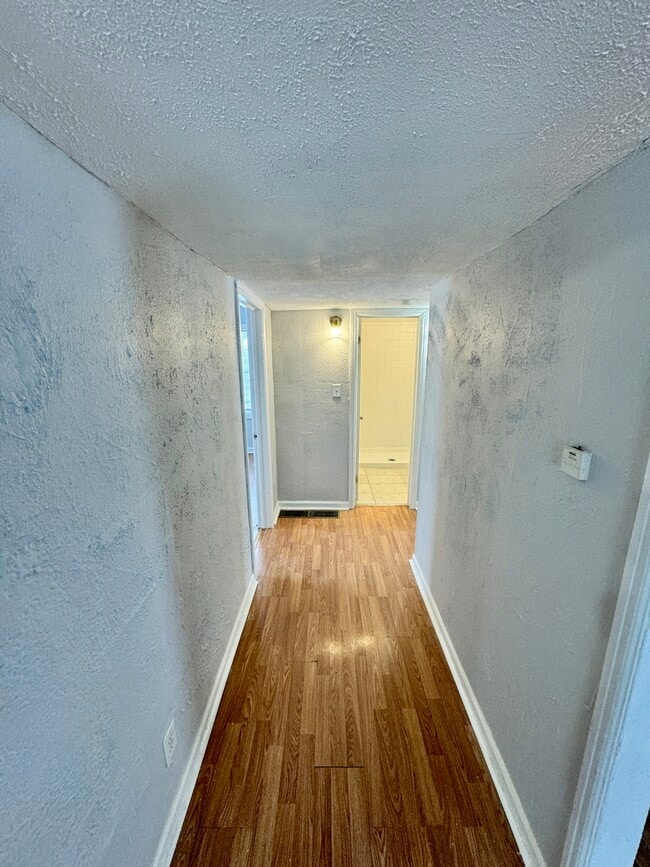 Building Photo - 3056 N Euclid-2 bed/1 Bath - Move in ready