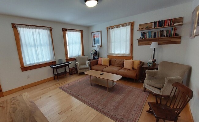 Foto del edificio - 23 Turner Hill Rd