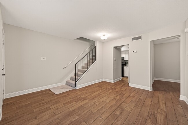 Building Photo - 754 Memorial Mews St