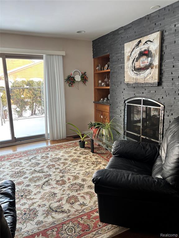 Foto del edificio - 3668 Old Creek Rd