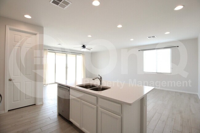 Foto del edificio - 1033 W Shannons Way