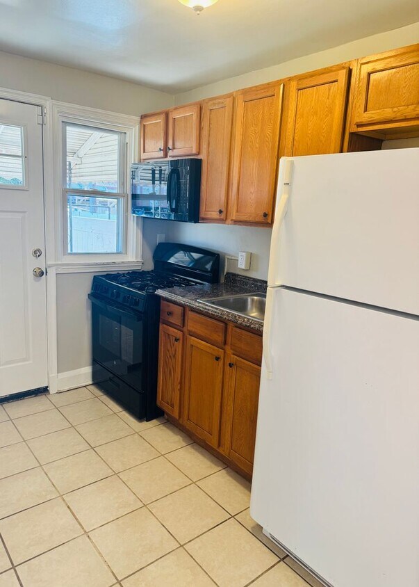 2 Bedroom Townhome in Belair-Edison! - 2 Bedroom  Townhome in Belair-Edison!