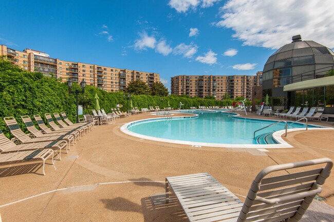 Foto del edificio - 8380 Greensboro Dr