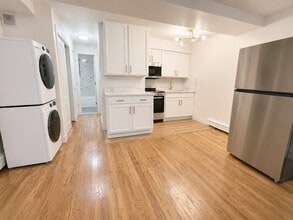 Building Photo - 140 71st St