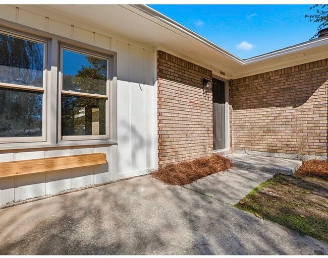 Building Photo - 6215 Parker Dr
