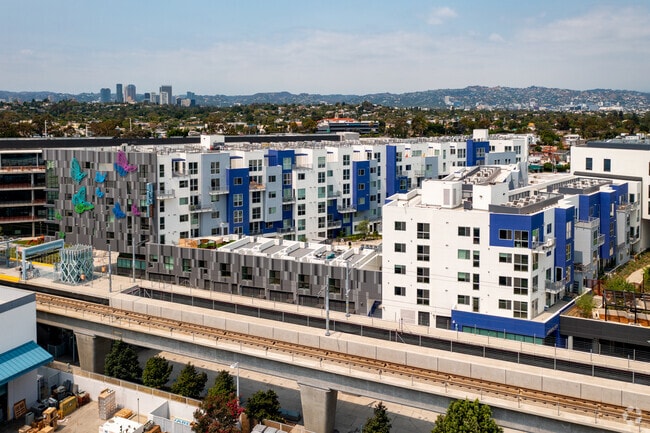 Building Photo - Upper Ivy Residences