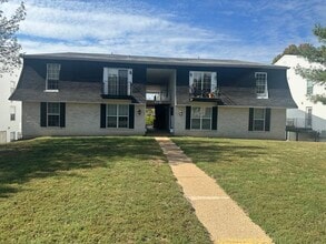 Building Photo - 601 N Monroe St