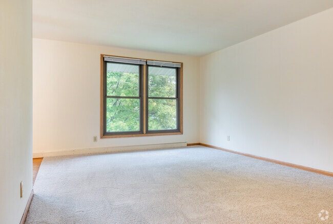 3BR, 1BA - 1,088SF - Living Room - Middleton Lakeview Apartments
