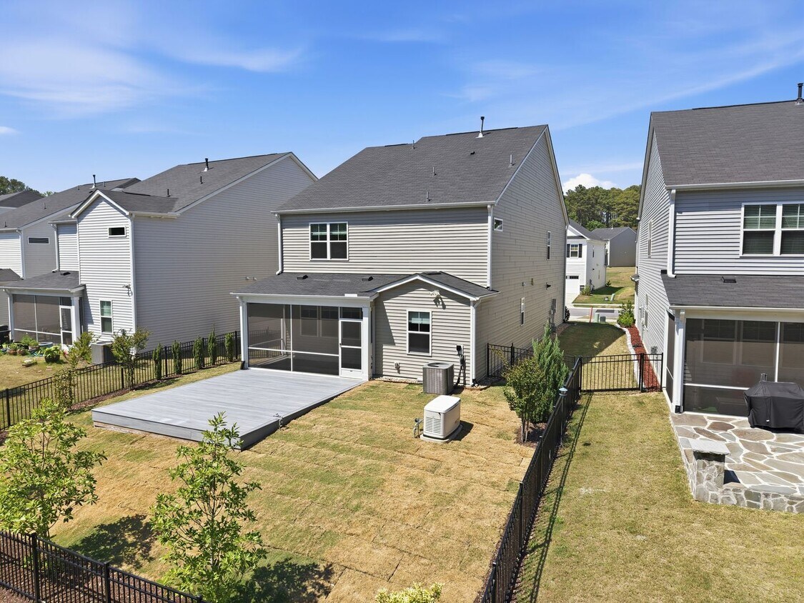 Modern 4-Bedroom Home in the Sought-After Ellis Crossing Community! - Modern 4-Bedroom Home in the Sought-After Ellis Crossing Community!