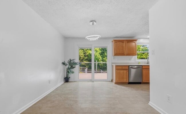 Building Photo - 9505 Thornwood Dr