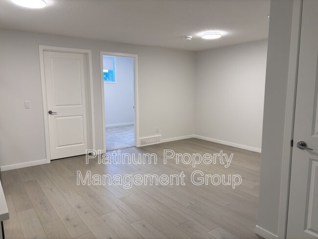 Building Photo - 45 Creekview Mnr SW