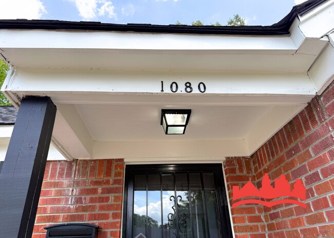 Foto del edificio - 1080 Waring Rd
