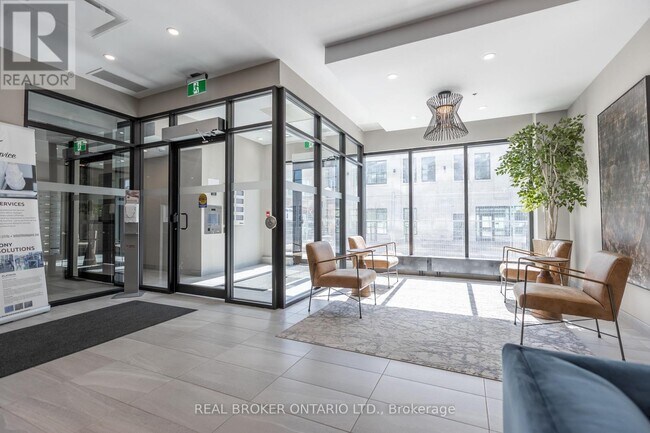 Building Photo - 60 Charles St W