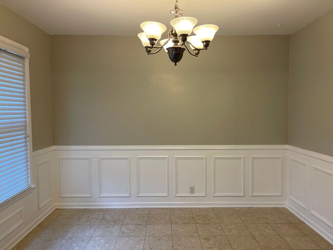 Building Photo - Regency Heights!!!