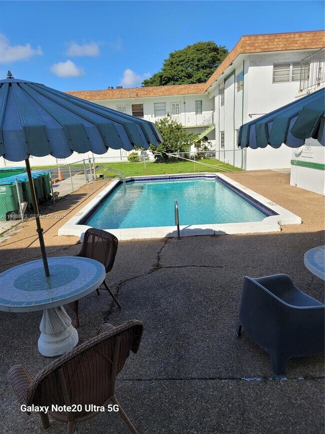 Building Photo - 2219 Polk St