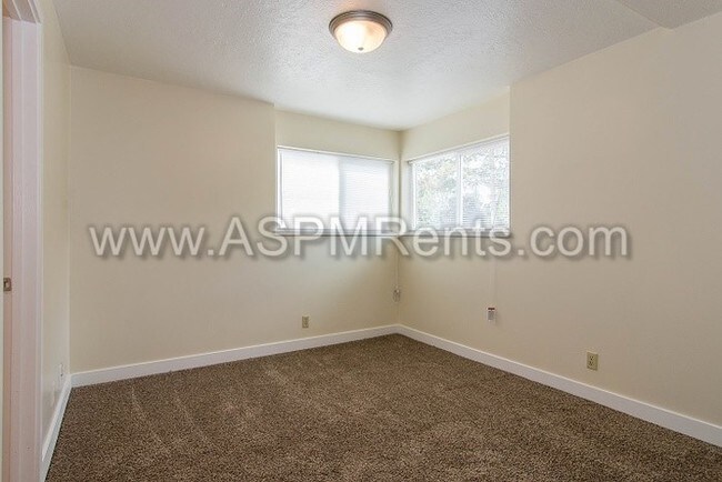 Building Photo - MILLCREEK AFFORDABLE 3 BED 2 BATH APT