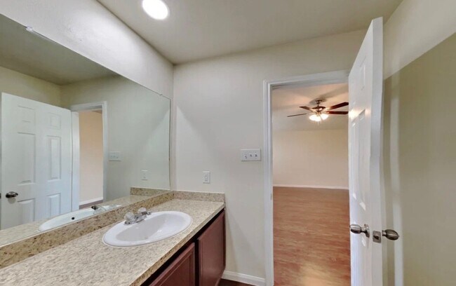 Foto del edificio - 12623 Mountain Daisy Rd