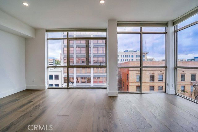 Foto del edificio - 35 N Raymond Ave