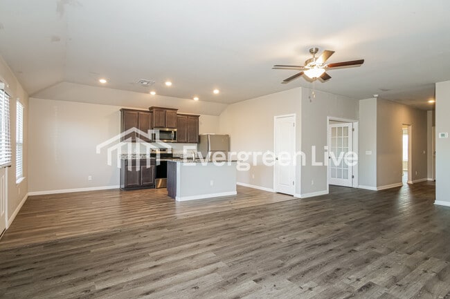 Building Photo - 1600 Maroon Dr