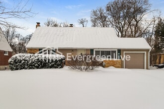 Building Photo - 6 Deerhill Ln