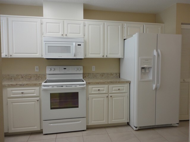 Building Photo - 820 Compass Circle
