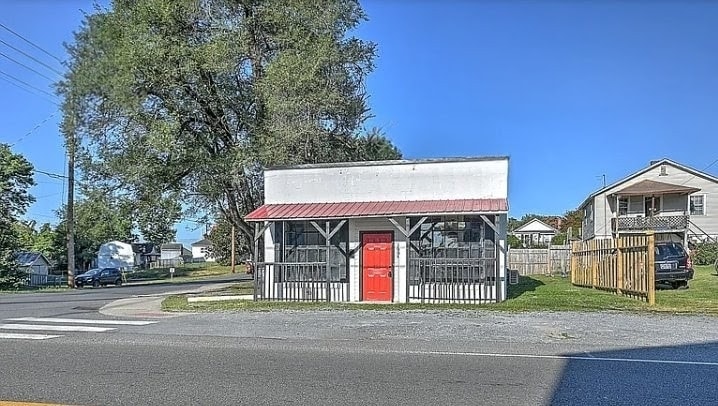 Primary Photo - 1004 Fairview Ave