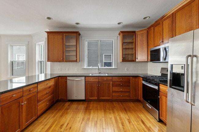 Photo - 114 Trowbridge St Apartment