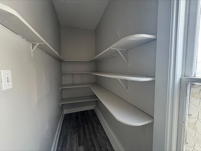 Building Photo - 48 Kennedy St