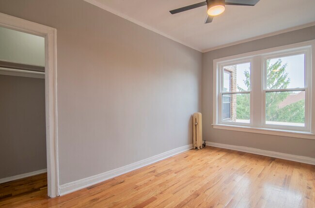 Foto del edificio - 1414 W Pratt Blvd