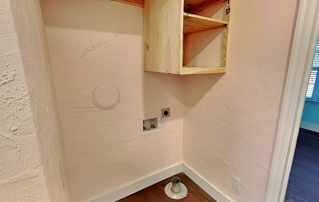 Photo - 533 Lake Como Cir House