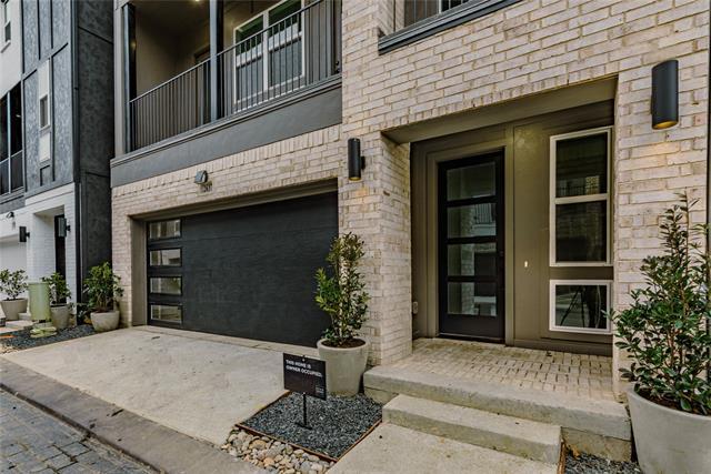 Building Photo - 2637 Carolwood Ln