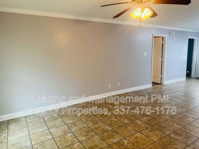 Building Photo - 127 Country Living Dr
