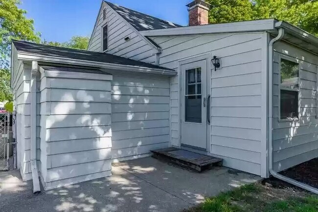 Building Photo - 1502 Portland Ave