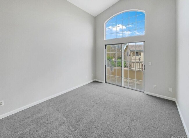 Foto del edificio - 8651 E Dry Creek Rd
