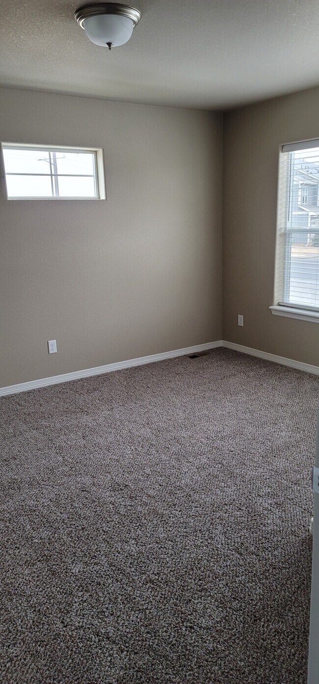 Foto del edificio - 3039 Upland Dr