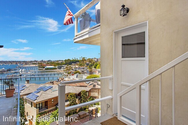 Building Photo - Studio, 1 bath House - 227 Carnation Avenu...