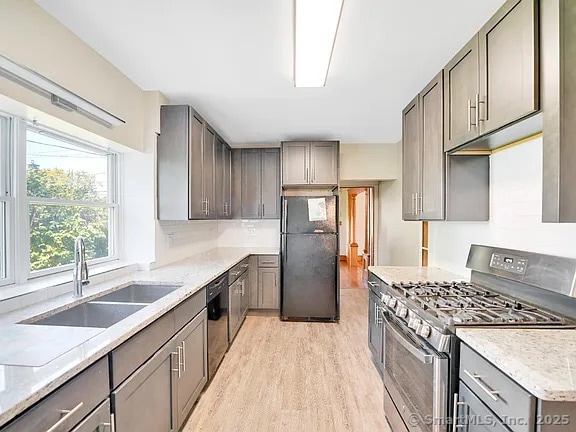 Foto del edificio - 33 Farmington Ave