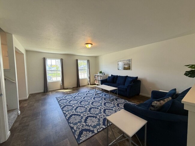 Building Photo - Spacious & Fully Furnished 5-Bedroom Colon...
