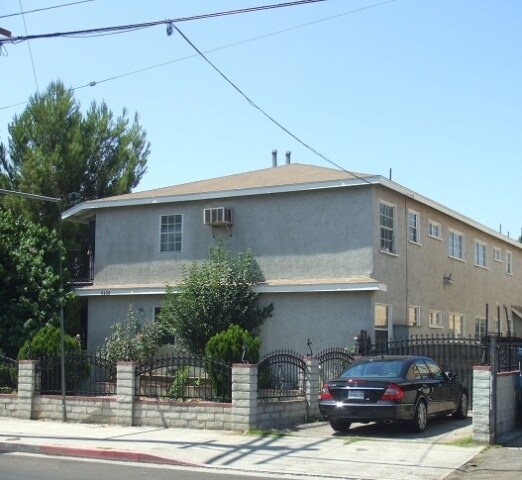 Foto principal - 8409 Ventura Canyon Ave