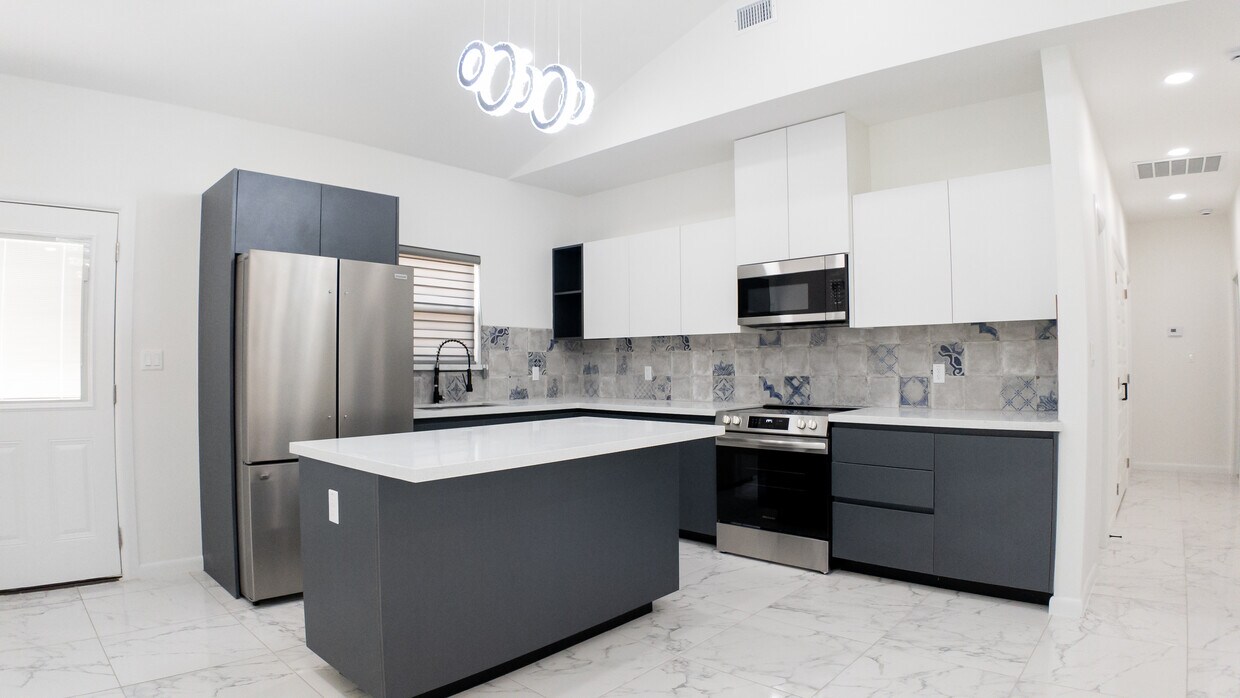 Foto principal - 700 Deanne Dr