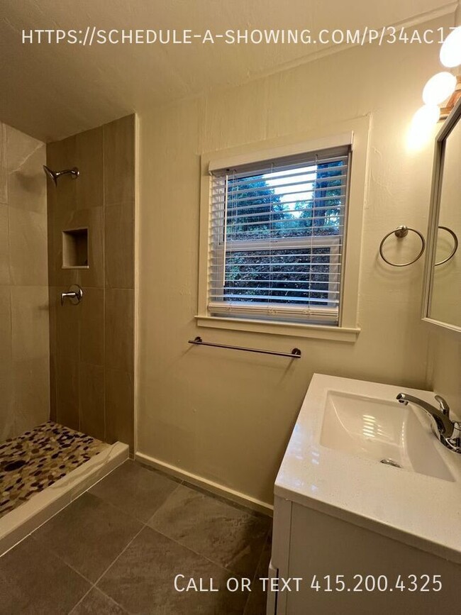 Building Photo - Spacious 1 bedroom 1 bath Home in Scotts V...