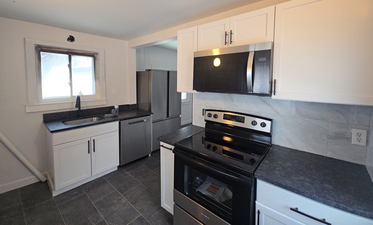 Building Photo - 2730 Elliott Ave