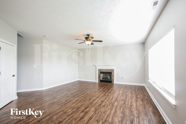 Foto del edificio - 2135 Woodfield Dr