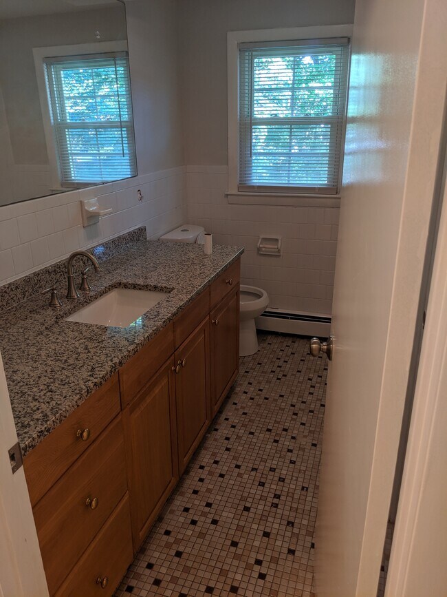Upstairs Bathroom - 86 Smith St