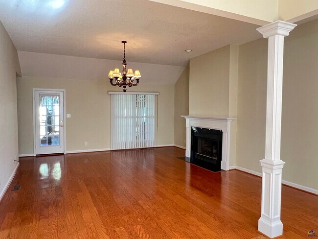 Foto del edificio - 135 Ashford Trace Ln