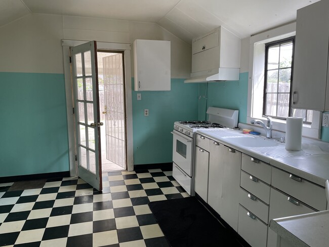 Building Photo - 7200 Mariposa Ave