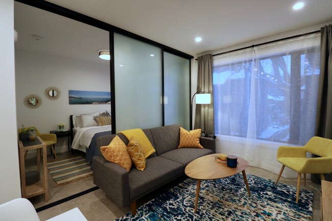 Photo du bâtiment - Private & Bright - 1Bedroom Laneway Suite